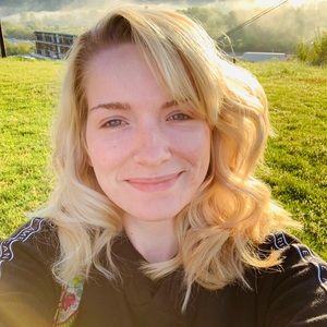 Meet your Posher, Alexis